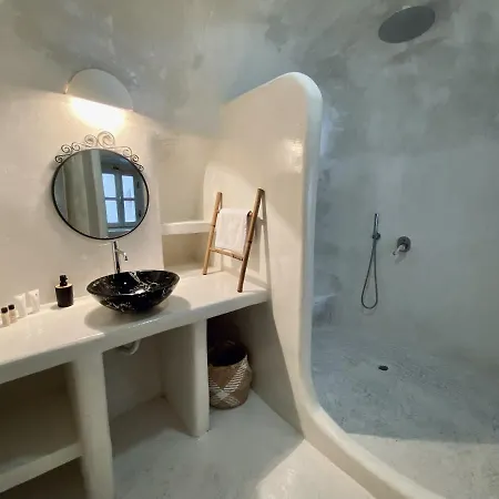 Lena Caves Holiday home *
